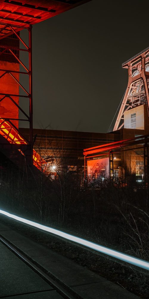 Das Bild zeigt das UNESCO-Welterbe Zollverein bei Nacht