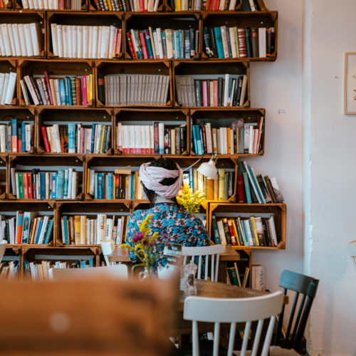 Das Foto zeigt das Café Livres im Südviertel in Essen von innen