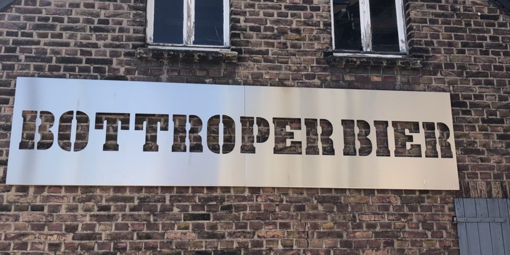 Das Bild zeigt das Schild der Bottroper Bier Brauerei