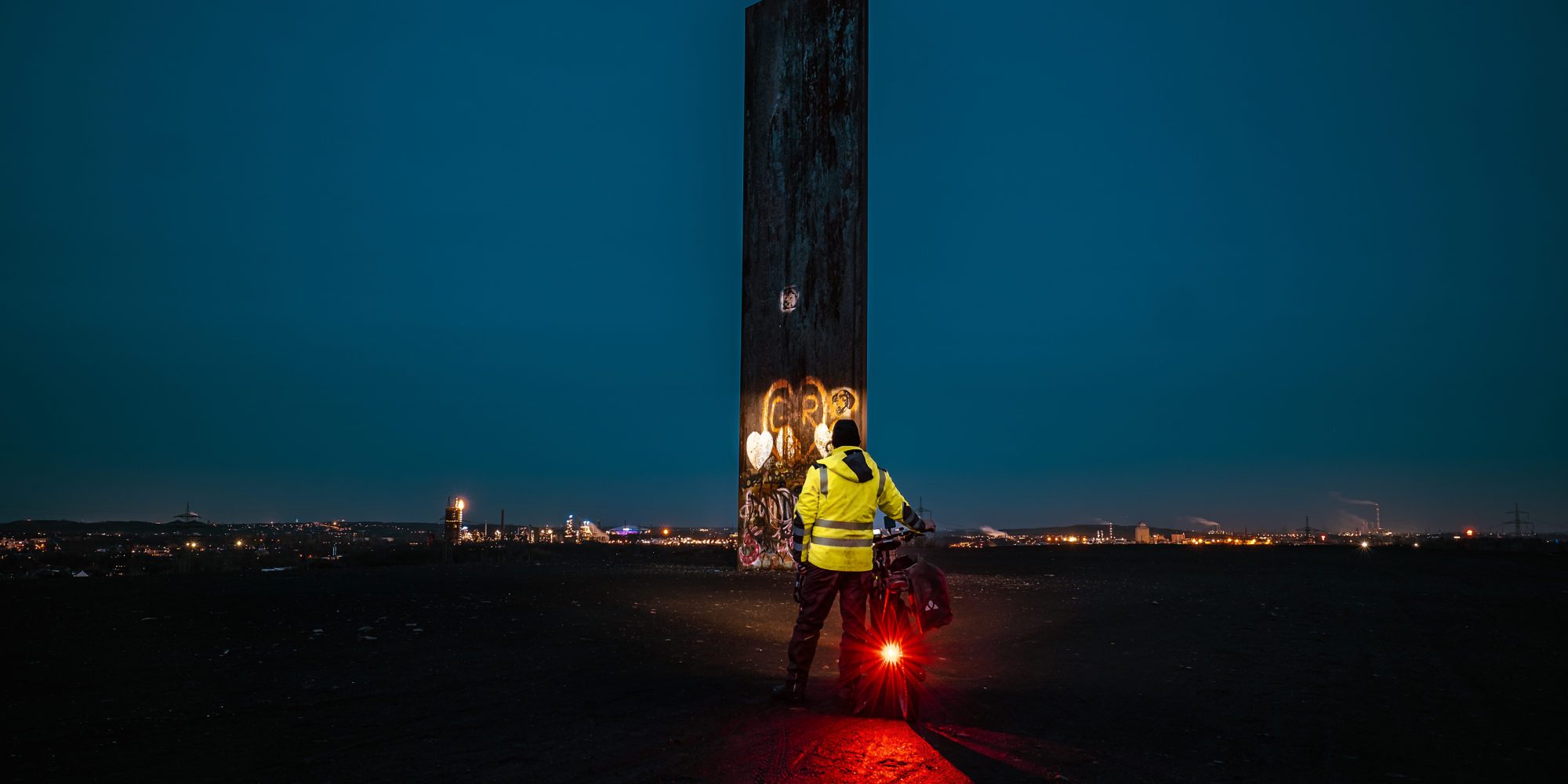 Das Foto zeigt die Schurenbachhalde bei einem Nightride durchs radrevier.ruhr