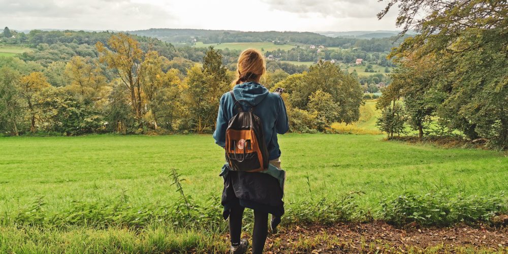 Das Foto zeigt eine Frau beim Urban Hiking im Ruhrgebiet