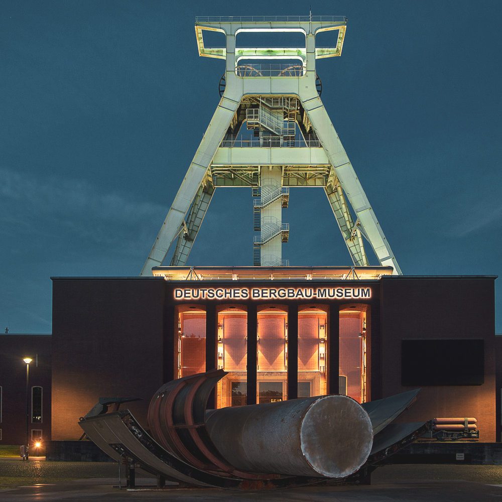 Zdjęcie przedstawia Niemieckie Muzeum Górnictwa w Bochum w ciemności