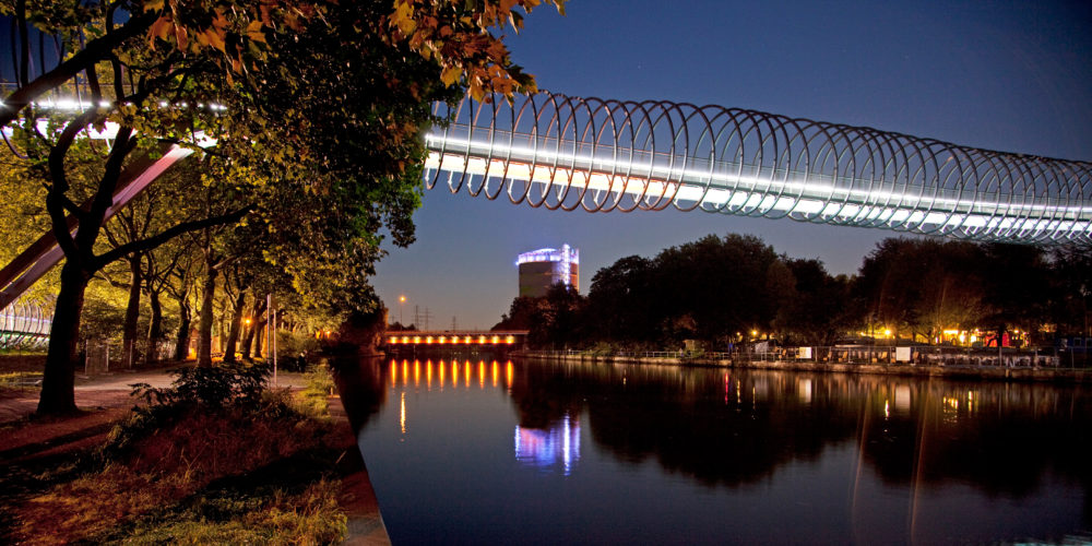Das Foto zeigt dei Brücke Slinky Springs to Fame im Kaisergarten Oberhausen