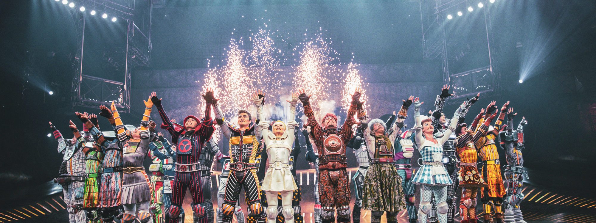 Das Foto zeigt das Finale des Musicals STARLIGHT EXPRESS in Bochum