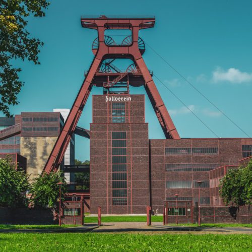 Na zdjęciu wieża czołowa wpisanego na Listę Światowego Dziedzictwa UNESCO Zollverein w Essen