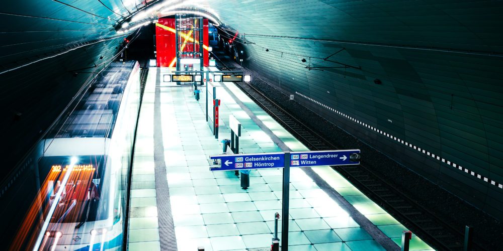Das Bild zeigt eine U-Bahn-Station in Bochum