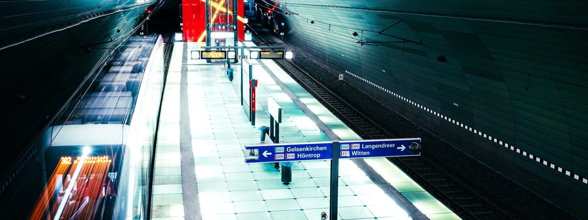 Das Bild zeigt eine U-Bahn-Station in Bochum