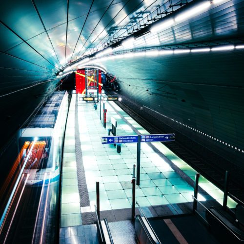 Das Bild zeigt eine U-Bahn-Station in Bochum