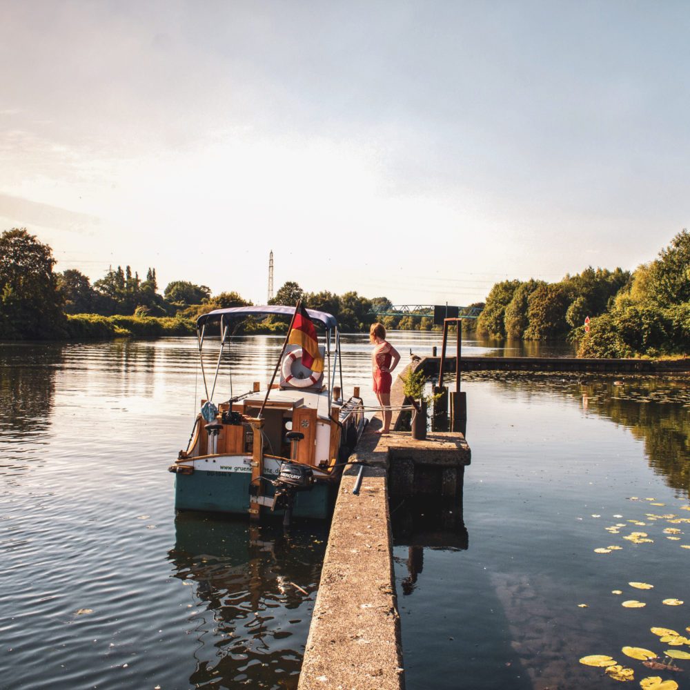 Das Foto zeigt ein Escargot Haustretboot der Grünen Flotte in Mülheim an der Ruhr