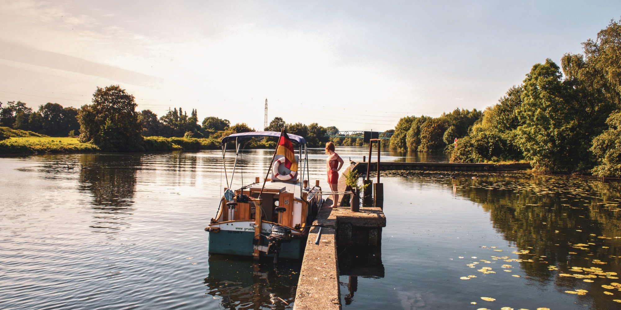 Das Foto zeigt ein Escargot Haustretboot der Grünen Flotte in Mülheim an der Ruhr