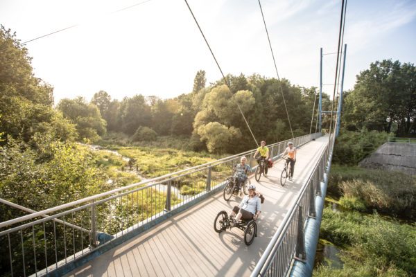 Das Foto zeigt vier Radfahrer auf der Römer-Lippe-Route