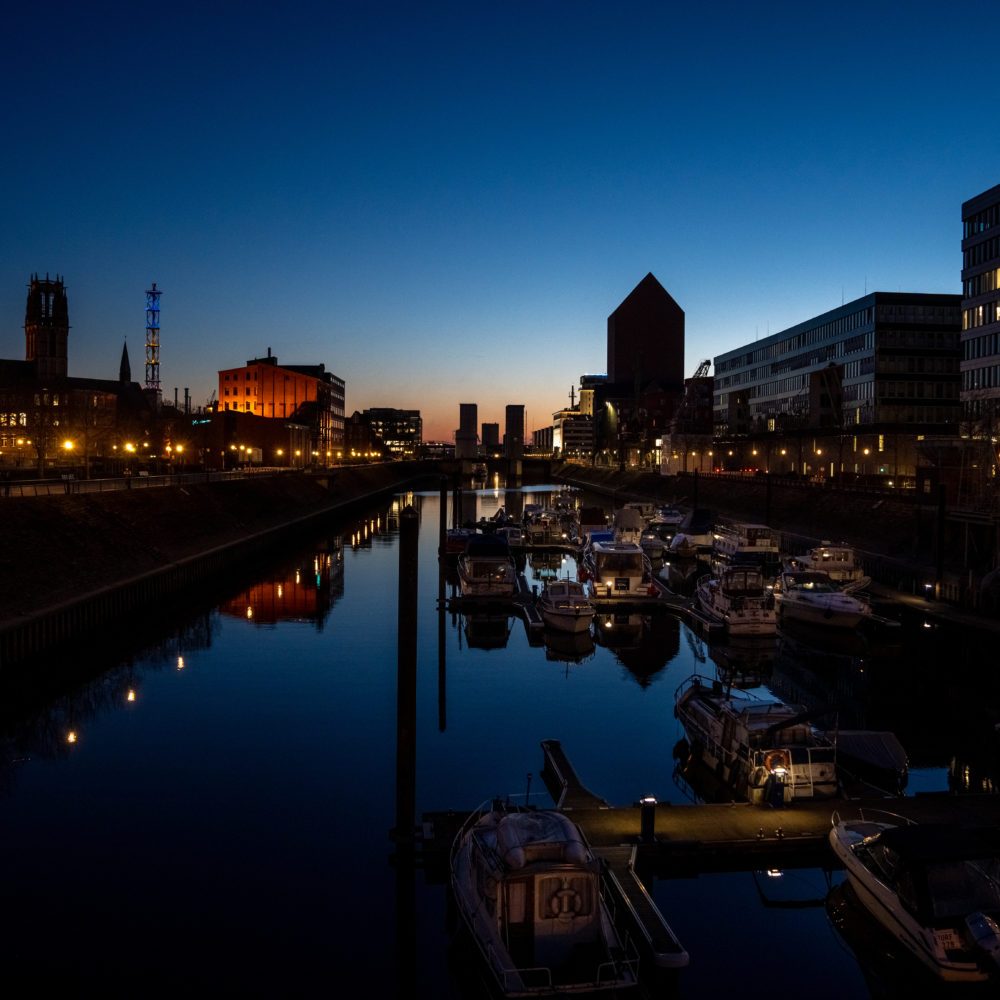 Das Bild zeigt den Innenhafen Duisburg