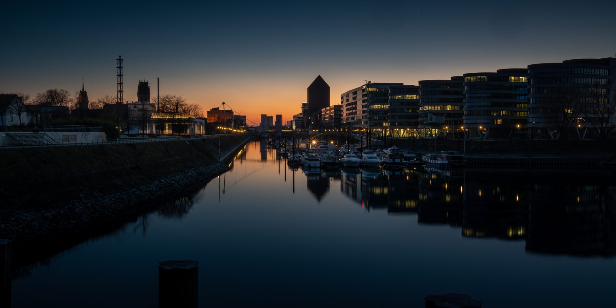 Das Bild zeigt den Innenhafen Duisburg