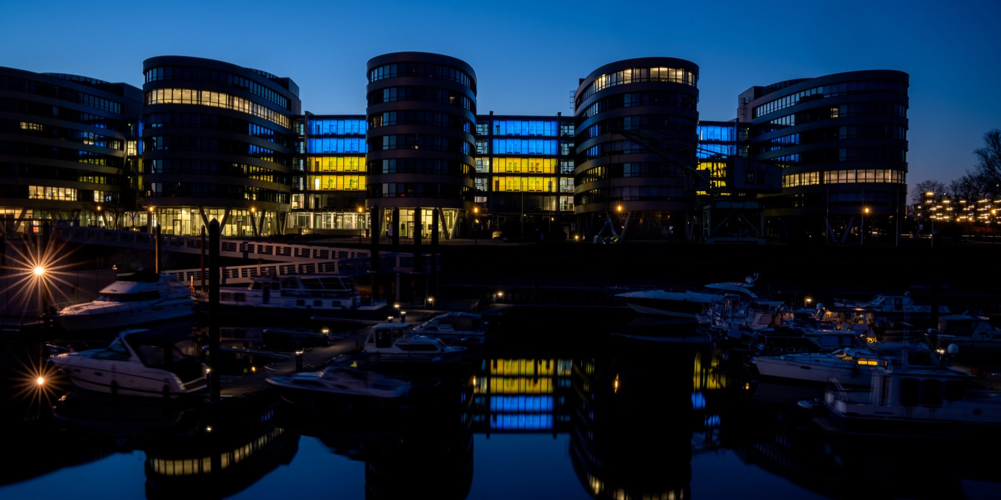 Das Bild zeigt den Innenhafen Duisburg