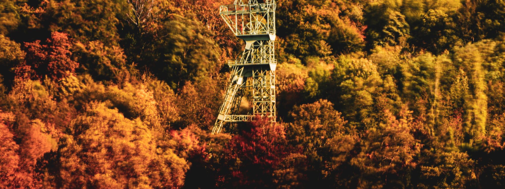Das Foto zeigt die Zeche Carl Funke am Baldeneysee in Essen im Herbst