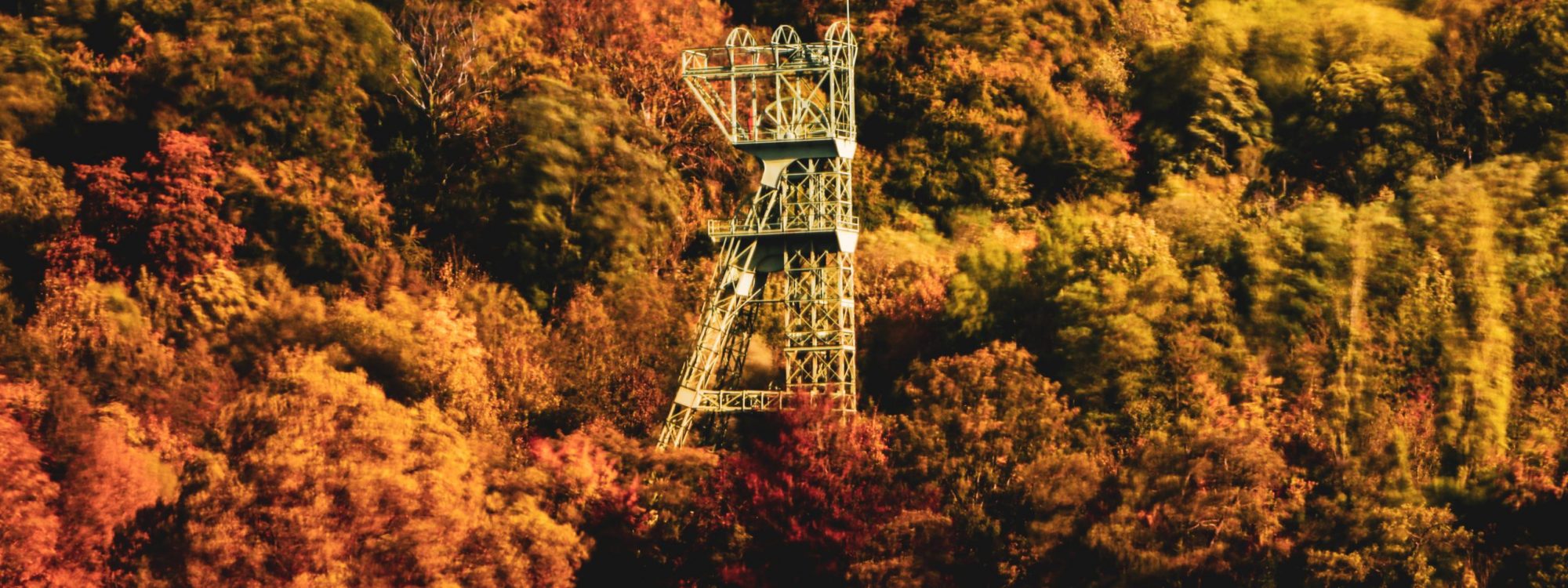 Das Foto zeigt die Zeche Carl Funke am Baldeneysee in Essen im Herbst