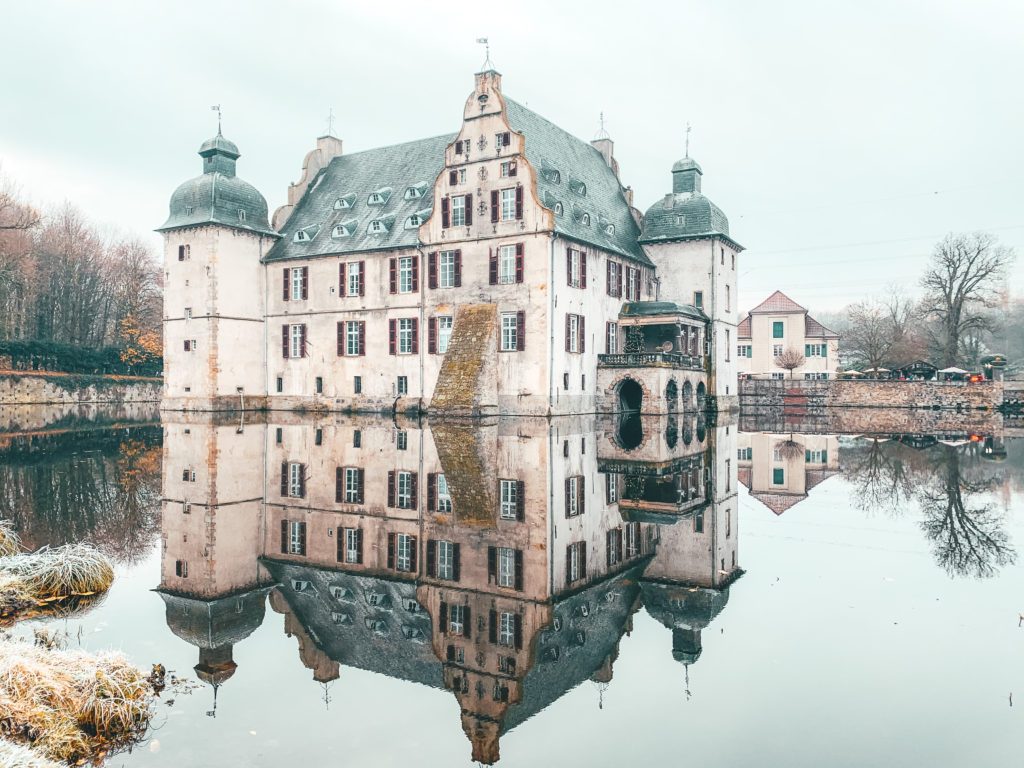 Das Bild zeigt das Schloss Bodelschwing in Dortmund