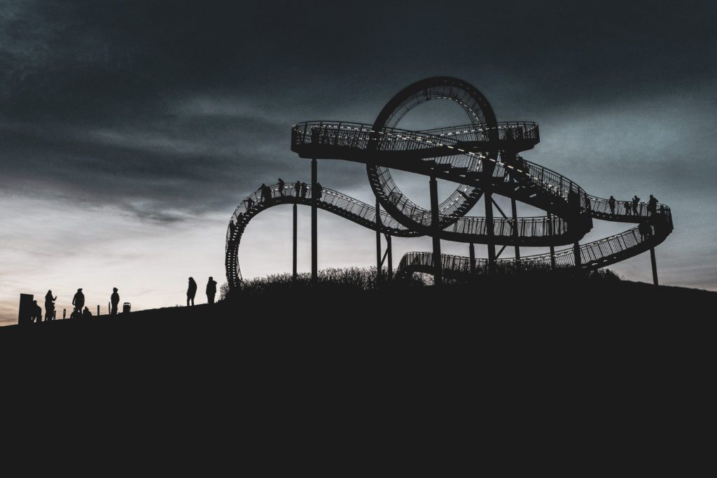 Das Foto zeigt die Landmarke Tiger & Turtle in Duisburg