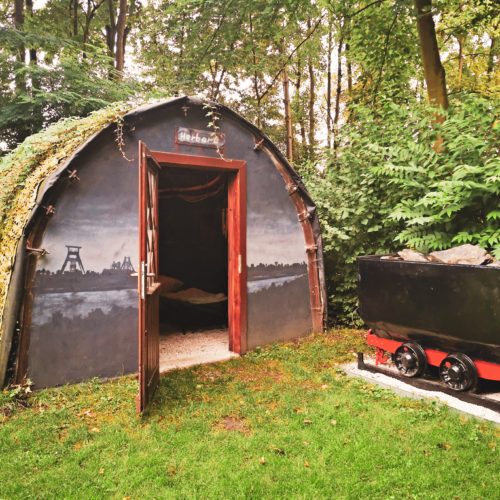La foto muestra el alojamiento inusual Mining Tunnel Herbert de la casa de huéspedes y camping Marina-Nord en Bergkamen