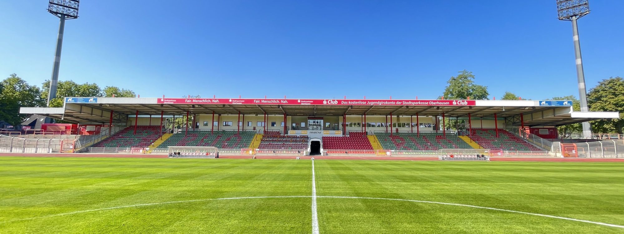 Das Bild zeigt das Stadion Niederrhein in Oberhausen