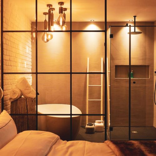 Das Foto zeigt die Möbelloft Suite im hotel friends Essen Zeche-Zollverein