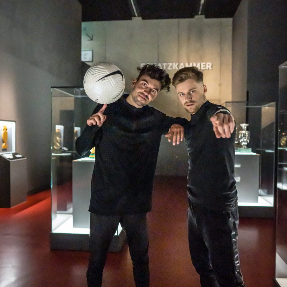 Marcel und Pascal Gurk im Fußballmuseum Dortmund