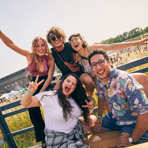 Das Bild zeigt ein Gruppe Personen auf dem Paluma Festival