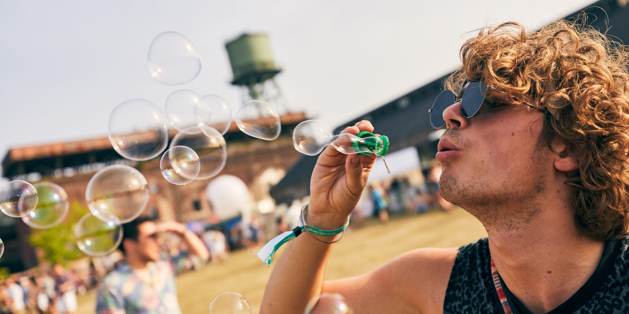 Das Bild zeigt eine Person auf dem Paluma Festival