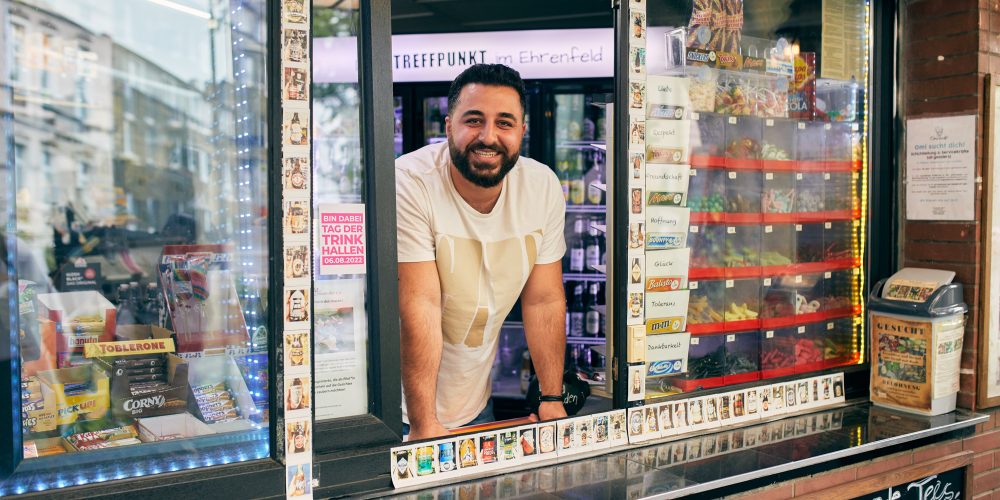 Das Bild zeigt Hayri vom Kiosk zum Philosophen